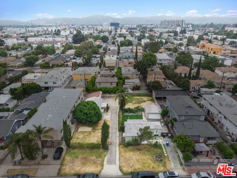 11218 Califa Street, North Hollywood, CA 91601