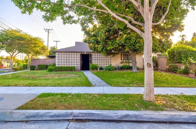 1189 W. South Street, Anaheim, CA 92802