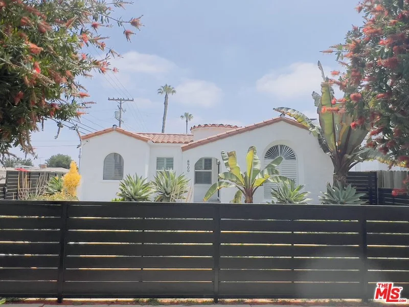 8900 S Hobart Boulevard, Los Angeles, CA 90047