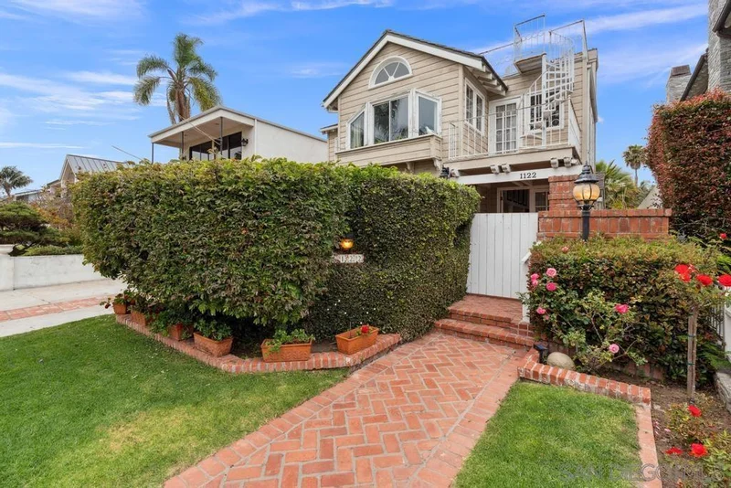 1122 Glorietta Blvd, Coronado, CA 92118