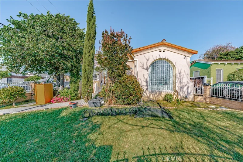 6200 Cimarron Street, Los Angeles, CA 90047