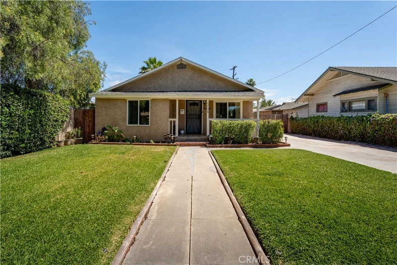 1228 W Pearl Street, Anaheim, CA 92801