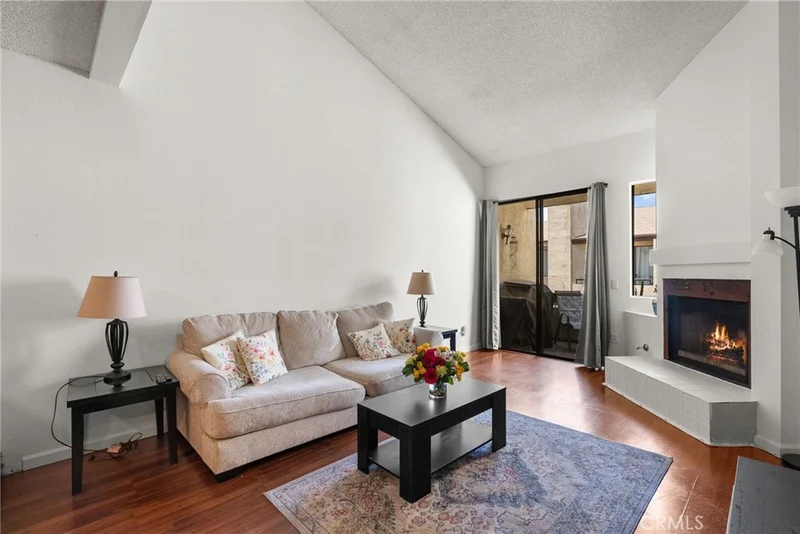 6323 Reseda Boulevard 54, Tarzana, CA 91335