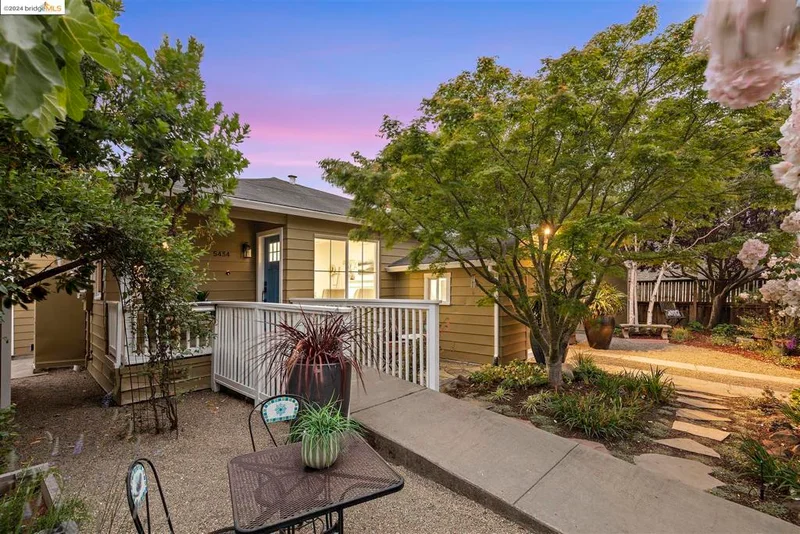 5434 Burlingame Ave, Richmond, CA 94804