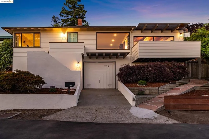 1129 Miller Ave, Berkeley, CA 94708