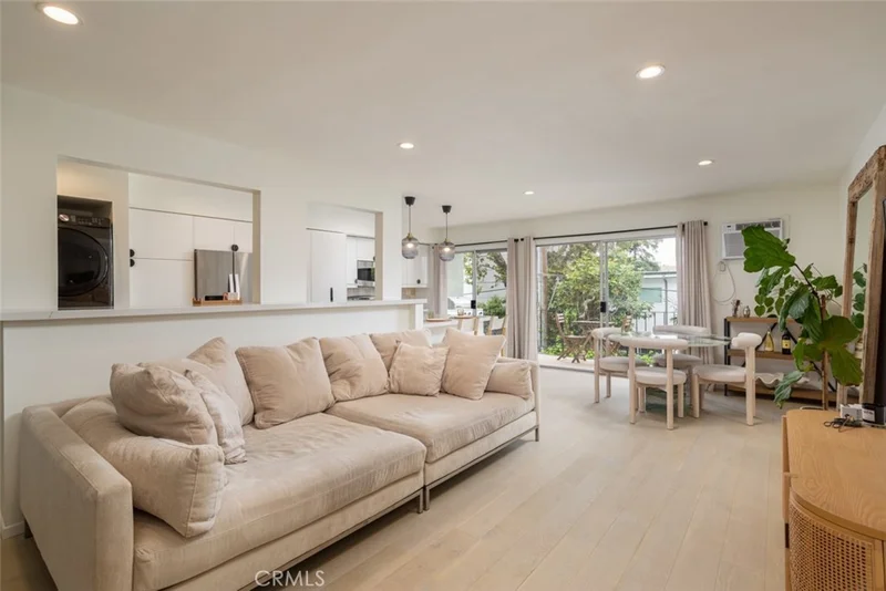 11910 Mayfield Avenue 205, Los Angeles, CA 90049