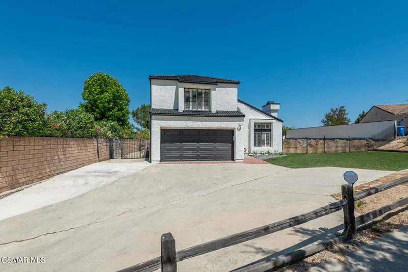 27568 Country Glen Road, Agoura Hills, CA 91301