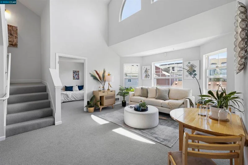 555 10th St 414, Oakland, CA 94607