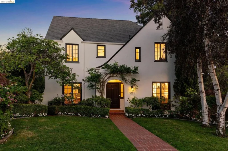 1025 Hubert Rd, Oakland, CA 94610