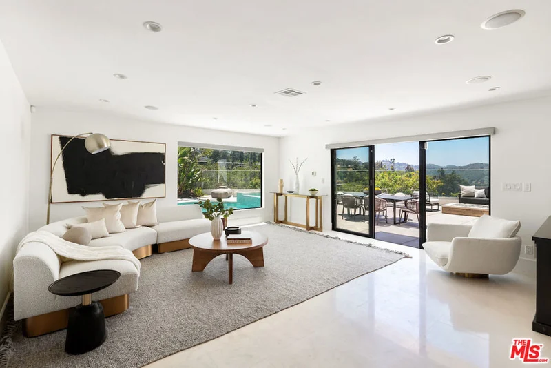 11369 Dona Lisa Drive, Studio City, CA 91604