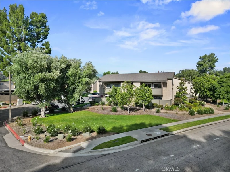 25811 Tournament Road H8, Valencia, CA 91355