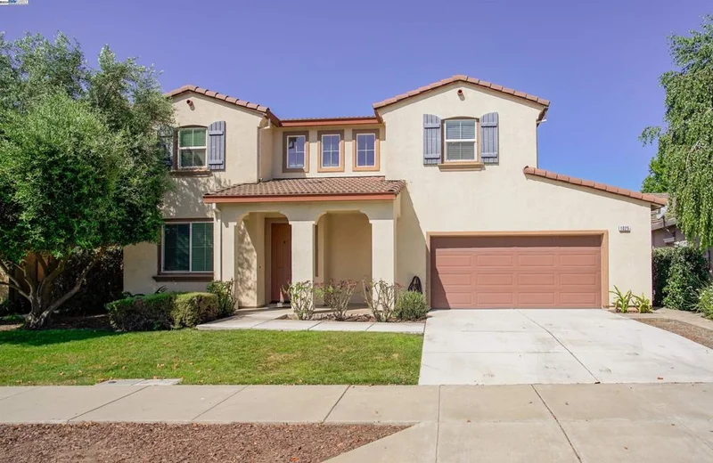 1025 Clear Lake Dr, Oakley, CA 94561
