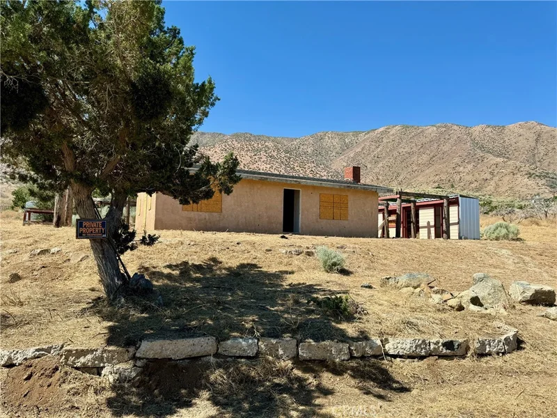 11220 Linda Mesa Road, Juniper Hills, CA 93543