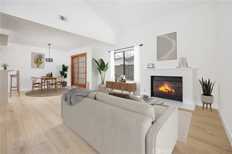 543 Victoria Street E, Costa Mesa, CA 92627