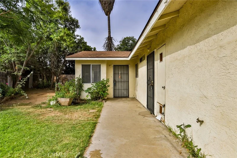 2556 5th Street, Riverside, CA 92507