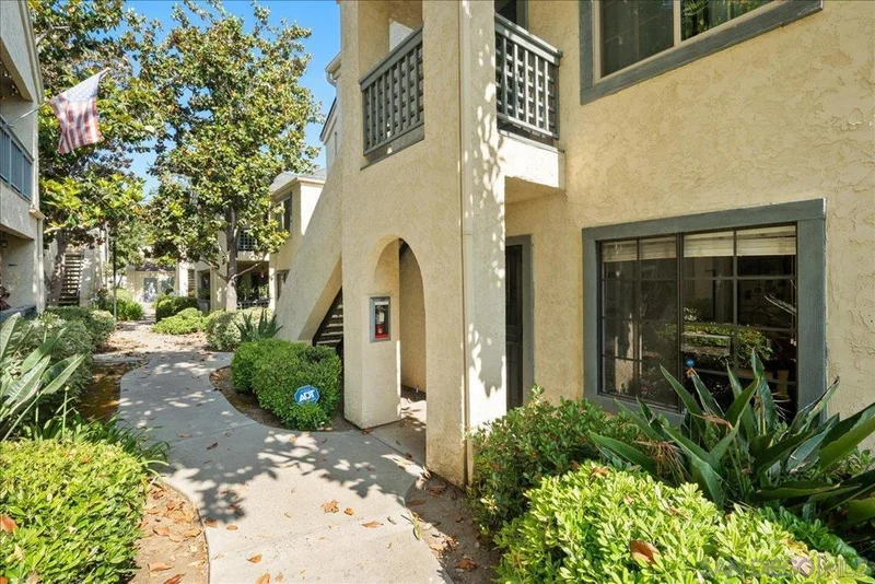 8621 Arminda Cir 28, Santee, CA 92071