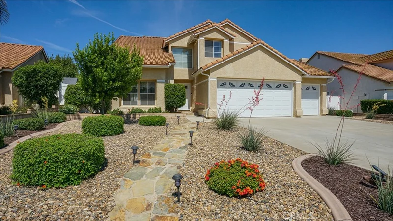 8732 Oakthorn Circle, Riverside, CA 92508
