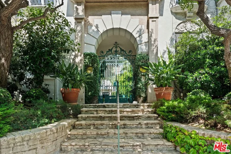 450 N Sycamore Avenue 8, Los Angeles, CA 90036