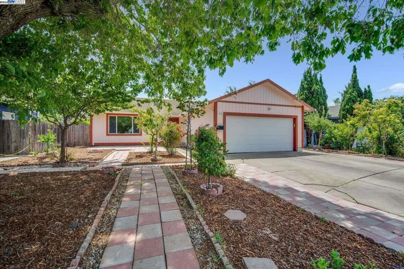 1436 Mcgregor Ave, Petaluma, CA 94954