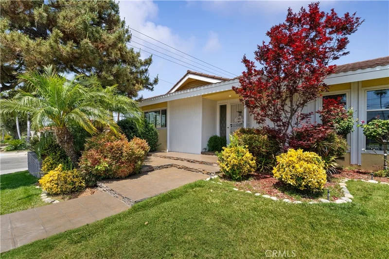 1002 S Hollenbeck Street, West Covina, CA 91791