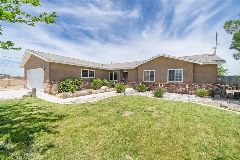 7825 W Avenue F, Lancaster, CA 93536