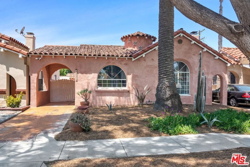 4235 S Norton Avenue, Los Angeles, CA 90008