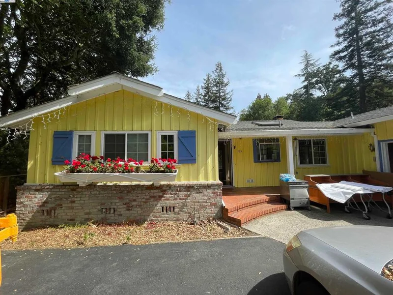 102 Glorietta Blvd, Orinda, CA 94563