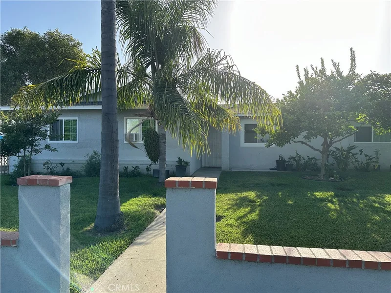 1226 S Raitt Street, Santa Ana, CA 92704