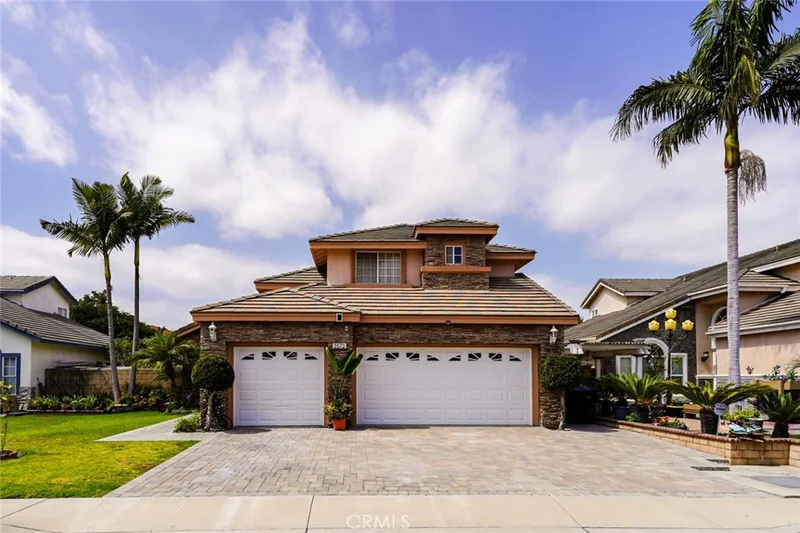 2573 W Halfmoon Dr, Anaheim, CA 92804