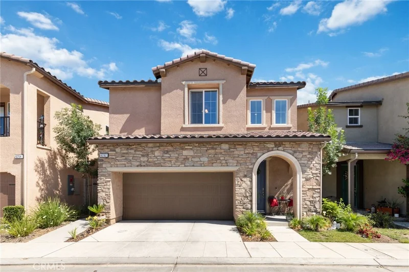 6262 E Overlook Way, Fresno, CA 93727