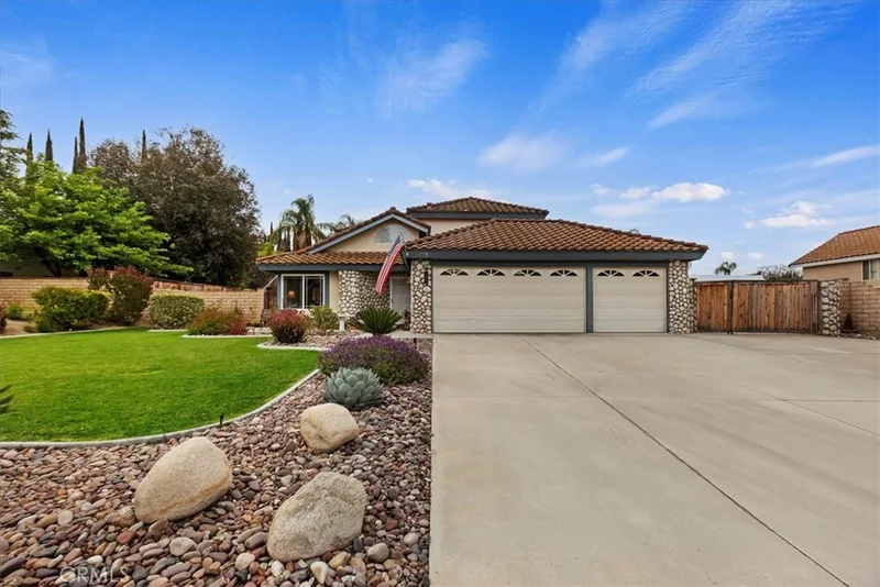 105 Clearwood Avenue, Riverside, CA 92506