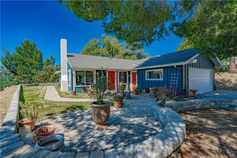 27343 Garza Drive, Saugus, CA 91350