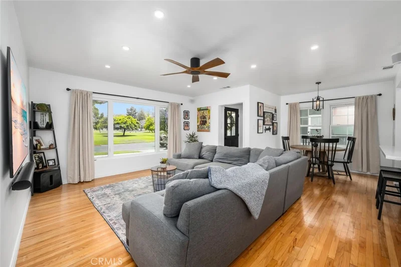 5208 E Parkcrest Street, Long Beach, CA 90808