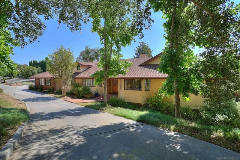 1032 Los Alisos N, Fallbrook, CA 92028