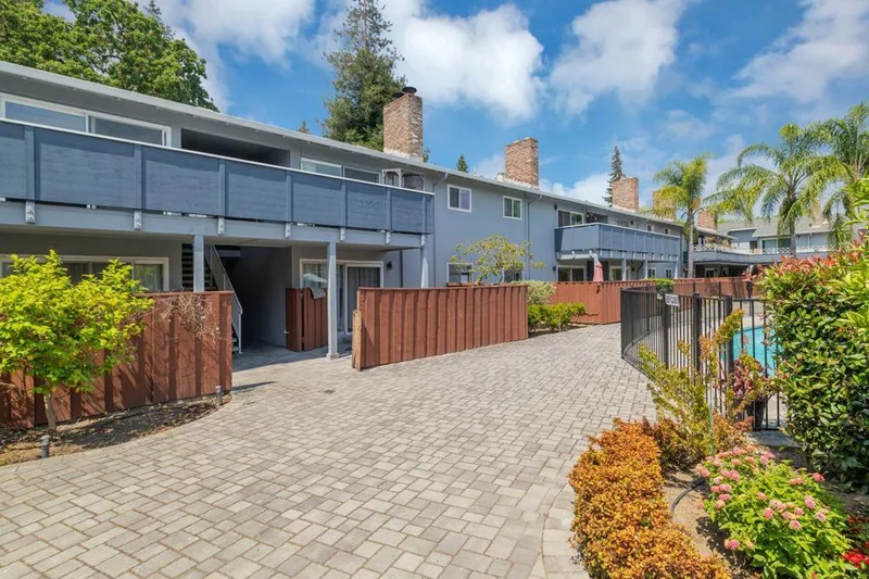 1240 Woodside Road 16, Redwood City, CA 94061