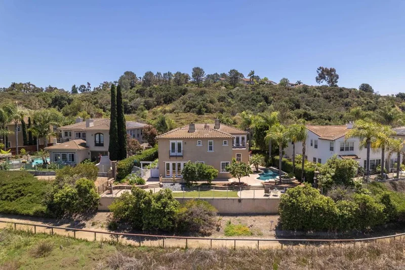 2974 Las Olas Court, Carlsbad, CA 92009