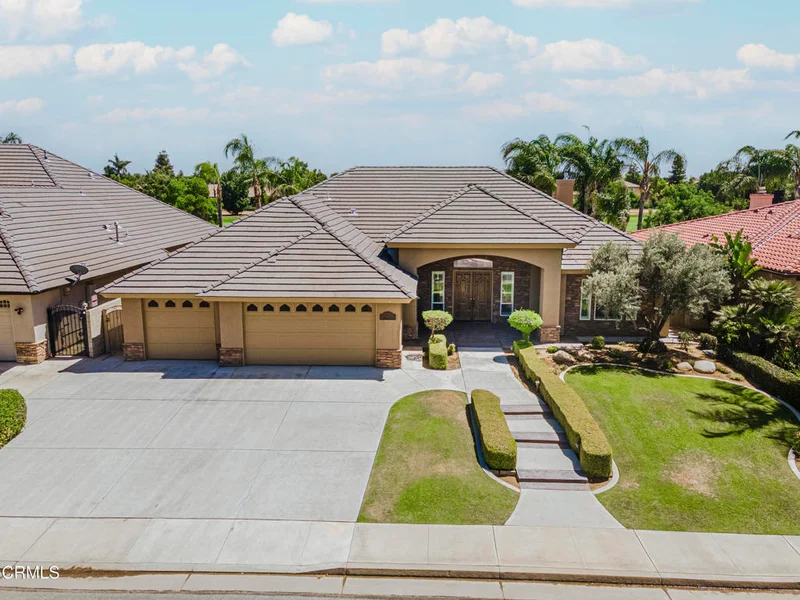 9113 Cross Water Drive, Bakersfield, CA 93312