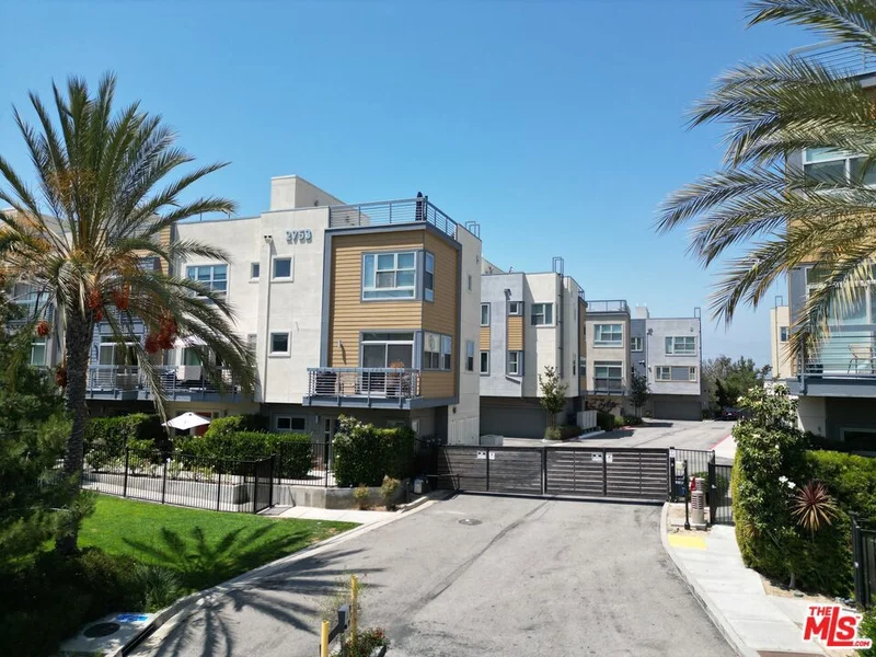 2753 Waverly Drive 104, Los Angeles, CA 90039