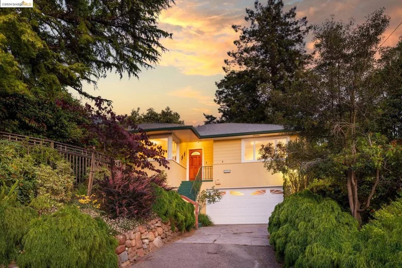 2765 Carisbrook Dr, Oakland, CA 94611