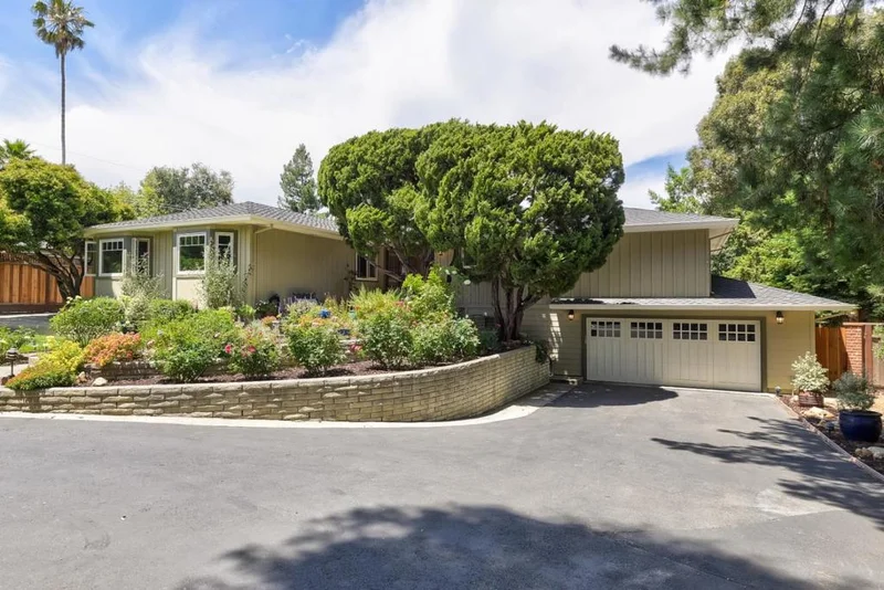 Photo 2 of 17799 Daves Avenue