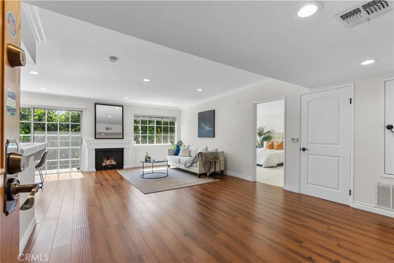 4249 Longridge Avenue 307, Studio City, CA 91604