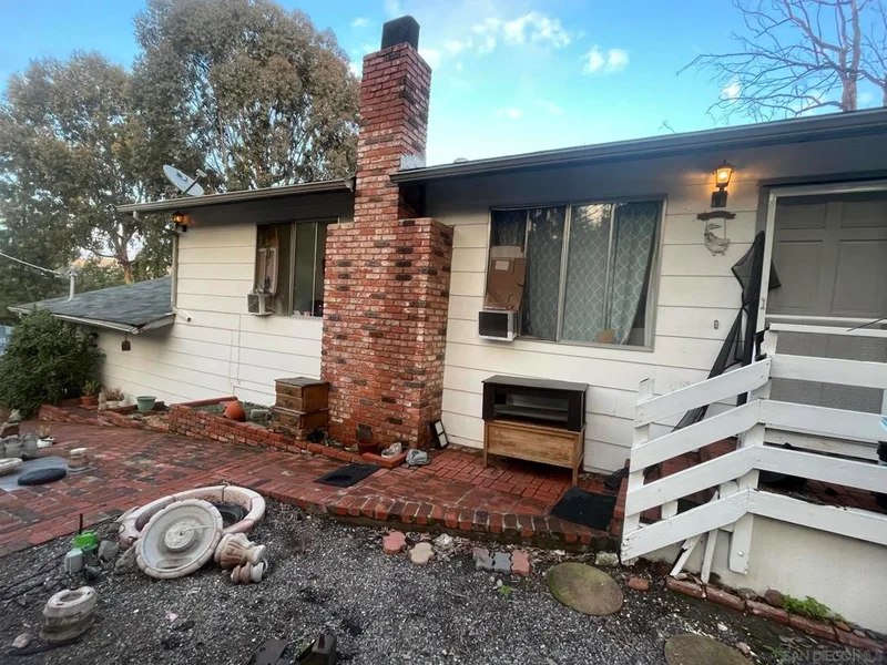 11264 Crazy Horse Dr, Lakeside, CA 92040