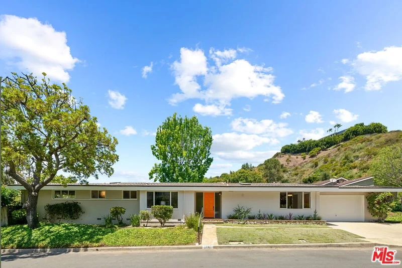 1135 Las Lomas Avenue, Pacific Palisades, CA 90272