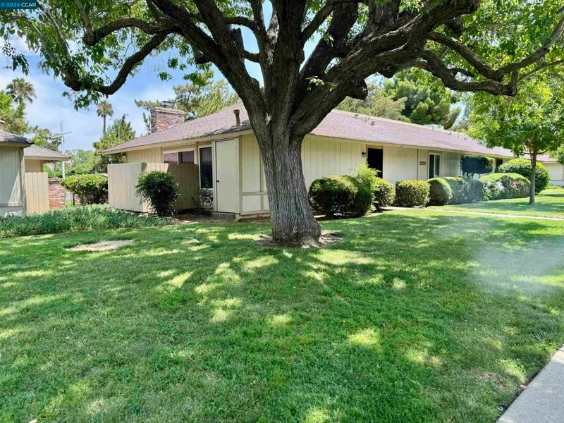 4260 Clayton Rd 4, Concord, CA 94521