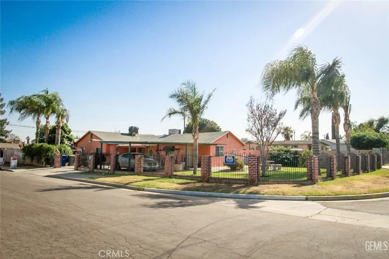 1901 Sunshine Avenue, Bakersfield, CA 93307