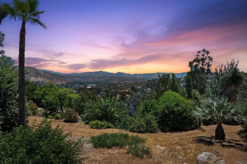11345 Valle Vista Road, Lakeside, CA 92040