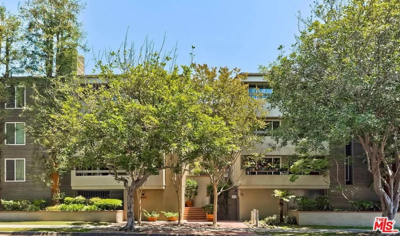 1888 Greenfield Avenue 207, Los Angeles, CA 90025