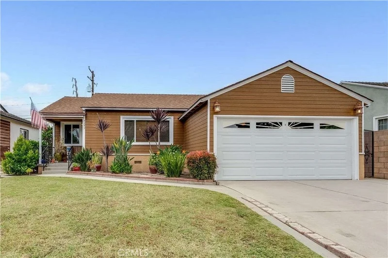 4249 Hackett Avenue, Lakewood, CA 90713