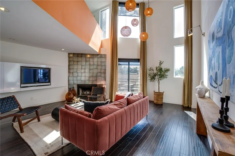 1852 N Alvarado Street, Los Angeles, CA 90026