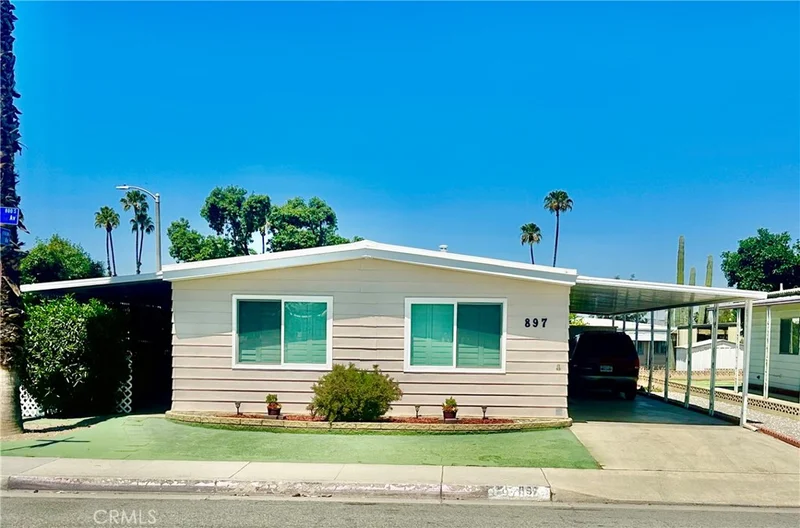 897 S Lyon Avenue, Hemet, CA 92543